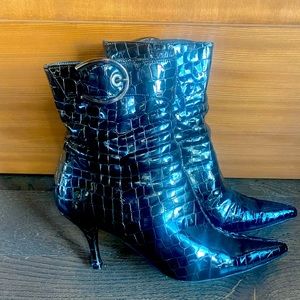 Stuart Weitzman Buckleboot Black Sioux Croco Patent Leather Ankle Boot. Size 10